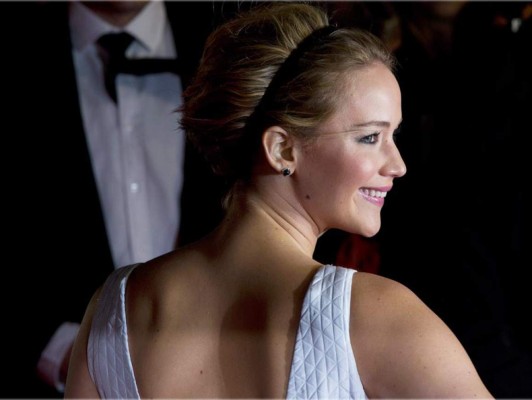 Escote le juega mala pasada a Jennifer Lawrence