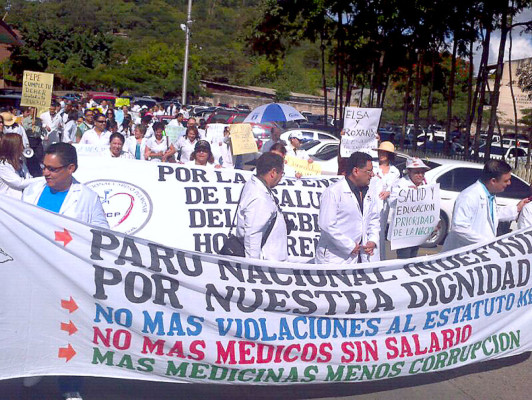 Médicos protestan en las calles de Tegucigalpa