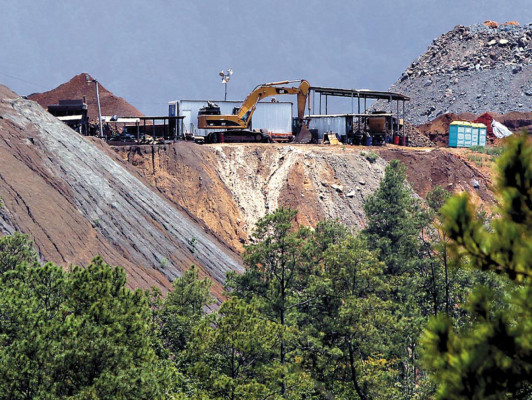 Fiebre del hierro daña ambiente de la aldea Agalteca, Cedros