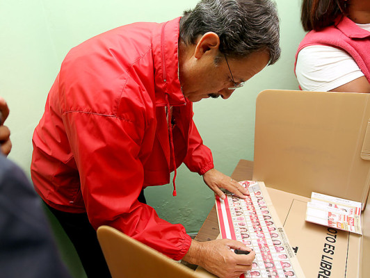 Precandidatos votan en la capital de Honduras