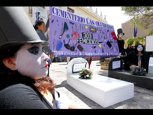 Celebran día contra violencia hacia mujeres