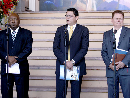 Maestros refuerzan niños para pruebas