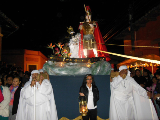 Muestras de fe adornan las calles de Comayagua