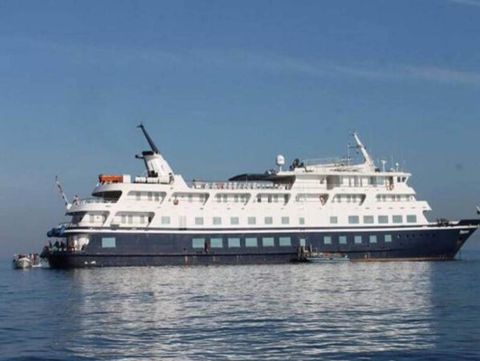 Llega el crucero Yorktown al puerto de Tela