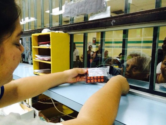 Abastecen de medicamentos el Hospital Escuela Universitario