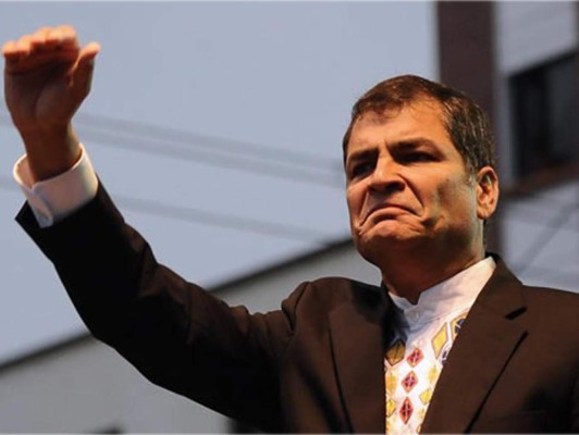 Correa debuta en Facebook