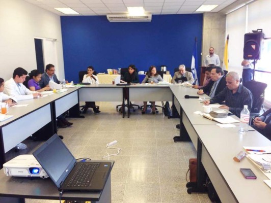 Estudiantes de Medicina piden fondos para becas al CN