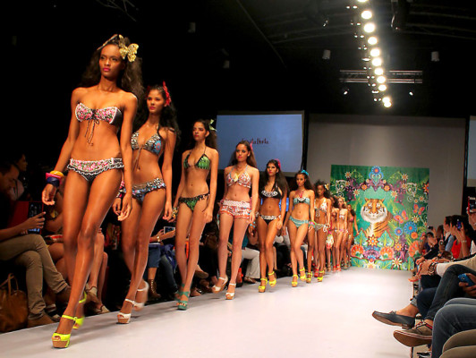 Salvajemente bella con Cosita Linda