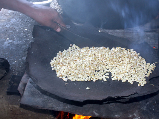 El Chilate, bebida de los mayas que consume la población sureña