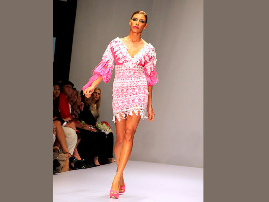 Colorida y excéntrica colección en Dominicana Moda 2012