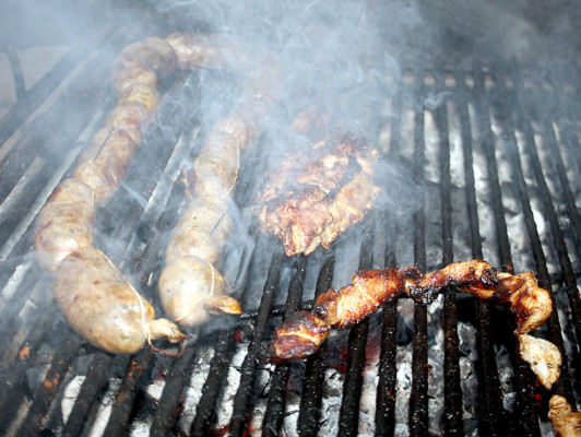 Deliciosas carnitas asadas al calor de las brasas