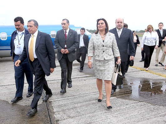 Presidente de Honduras viajó a España a Cumbre Iberoamericana