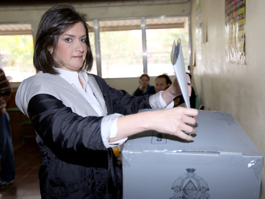 Precandidatos votan en la capital de Honduras