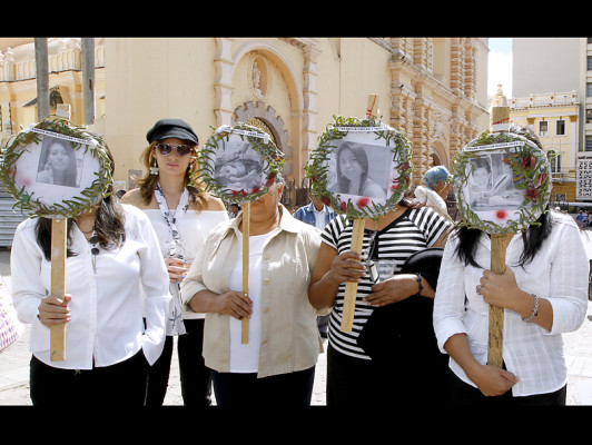 Celebran día contra violencia hacia mujeres