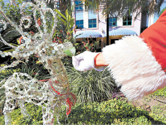 Santa dejó los renos y ahora anda en moto