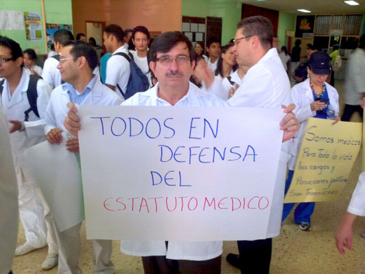 Médicos protestan en las calles de Tegucigalpa