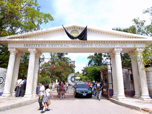 Publican acuerdo que sanciona a 5 mil maestros