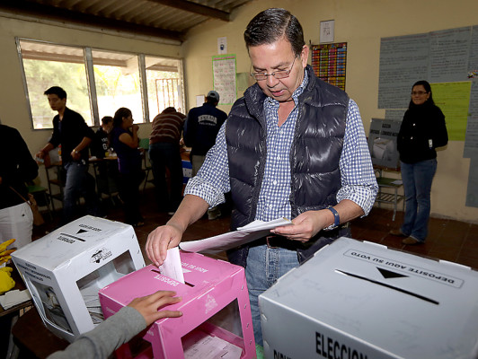 Precandidatos votan en la capital de Honduras
