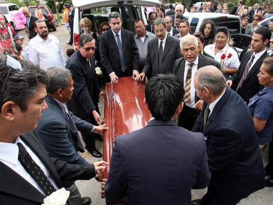 Despiden a doña Alejandrina Bermúdez