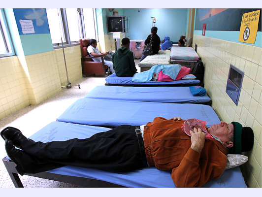 Mueren dos pacientes por falta de medicinas