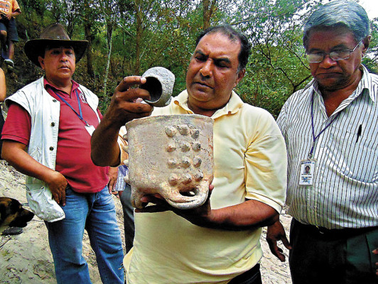 El IHAH acude a recuperar antiguas vasijas lencas en Comayagua