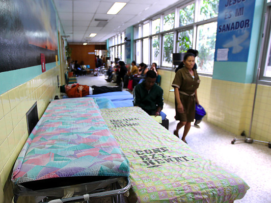 Mueren dos pacientes por falta de medicinas