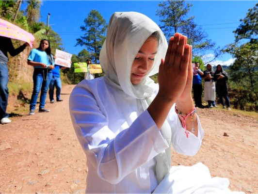 Honduras: Jóvenes caminan por la 'Morenita'