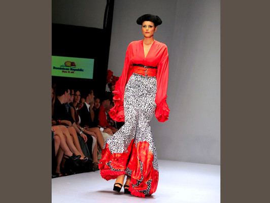 Colorida y excéntrica colección en Dominicana Moda 2012