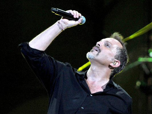 Miguel Bosé estremece a México con 'Papito'