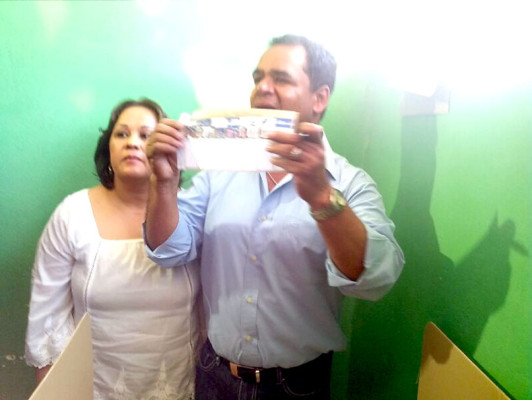 Precandidatos votan en la capital de Honduras