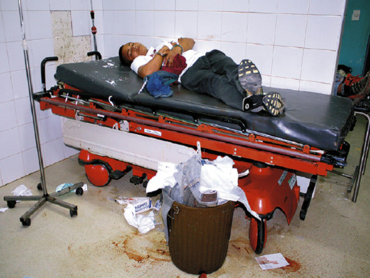 En riesgo pacientes por paro en hospital Gabriela Alvarado