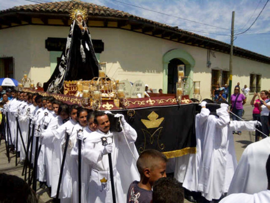 Muestras de fe adornan las calles de Comayagua