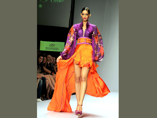 Colorida y excéntrica colección en Dominicana Moda 2012