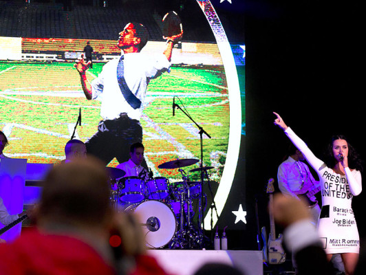 Katy Perry se viste de papeleta por Barack Obama