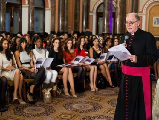Rinden homenaje a Miss Honduras Mundo y a su hermana