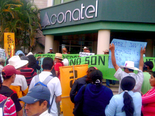 Copinh protesta contra cierre de radios en Tegucigalpa