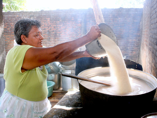 El Chilate, bebida de los mayas que consume la población sureña