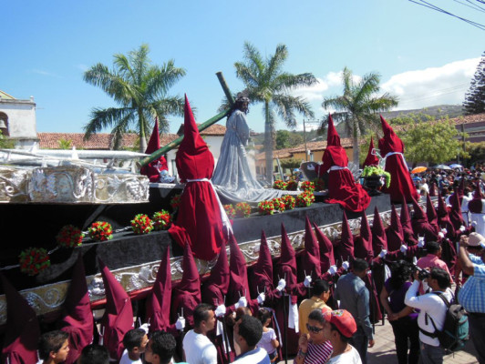 Muestras de fe adornan las calles de Comayagua