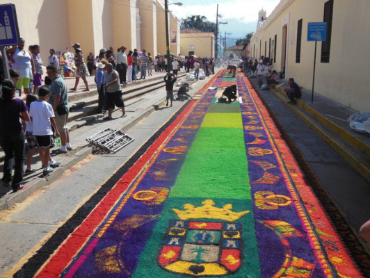 Muestras de fe adornan las calles de Comayagua