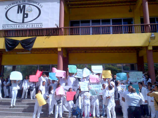 Futuros médicos protestan en Tegucigalpa