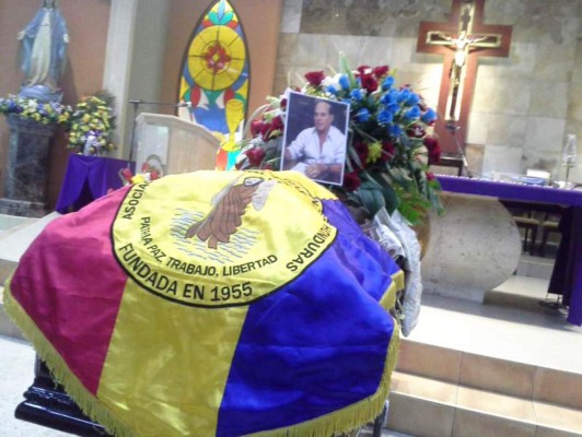 Dolor e impotencia en sepelio del dirigente Carlos Andonie