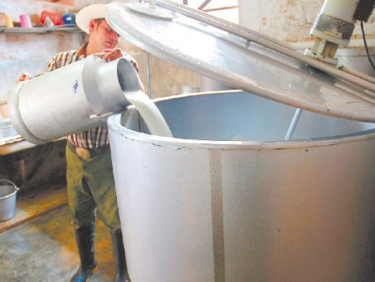 Fenagh formaliza alza a litro de leche