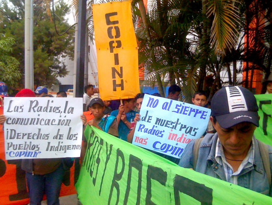 Copinh protesta contra cierre de radios en Tegucigalpa