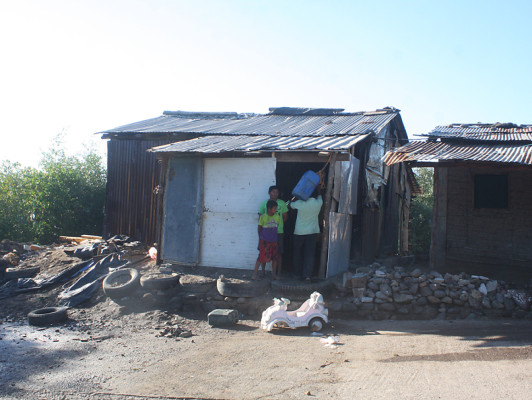 Tortillas y tomates, alimento de varias familias de Valle