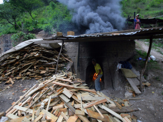 Manos artesanas del oro blanco