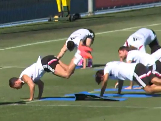 VIDEO: Las espectaculares flexiones de Cristiano Ronaldo