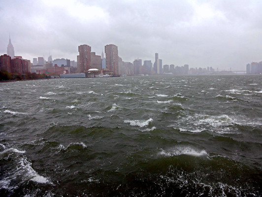 Unos 200 mil hondureños en alerta por trayectoria de huracán Sandy
