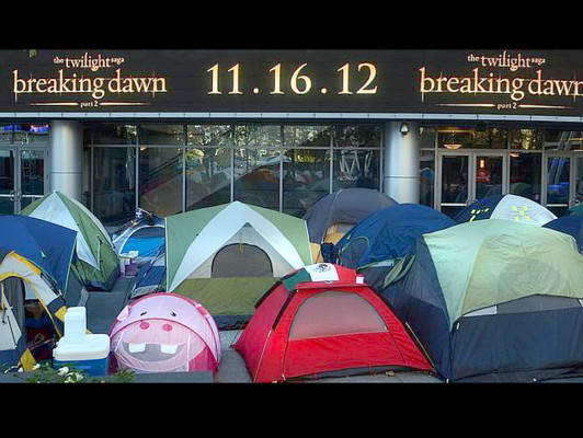 En el campamento 'Crepúsculo', los fans esperan el fin de la saga