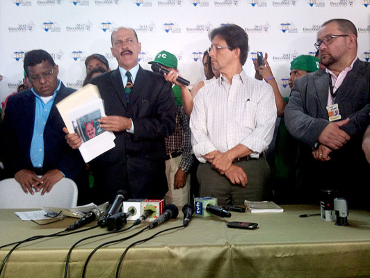 Libre desata su furia con los afiches de Cruz Asensio