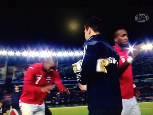 VIDEO: Messi recibe reverencia de jugador de Trinidad y Tobago